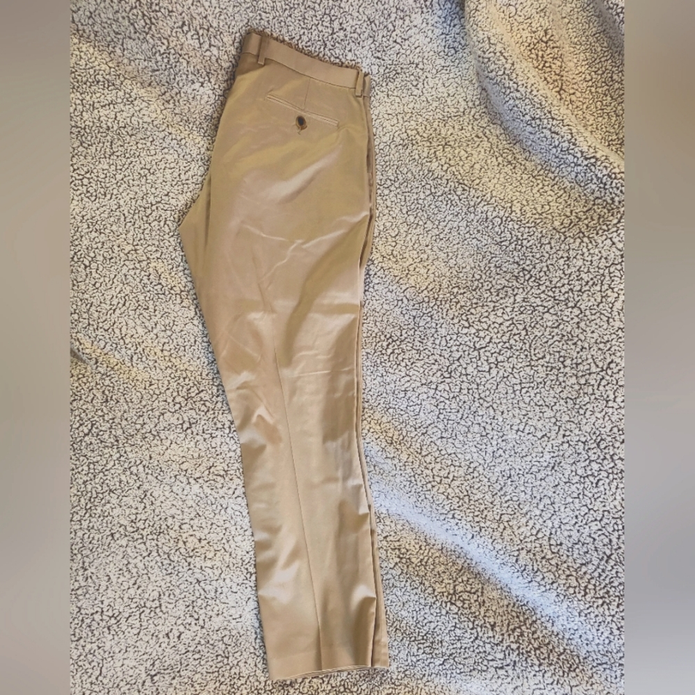 Men's Nordstrom Athletic Fit non iron Chinos. SZ 36W x 30L. Perfect condition